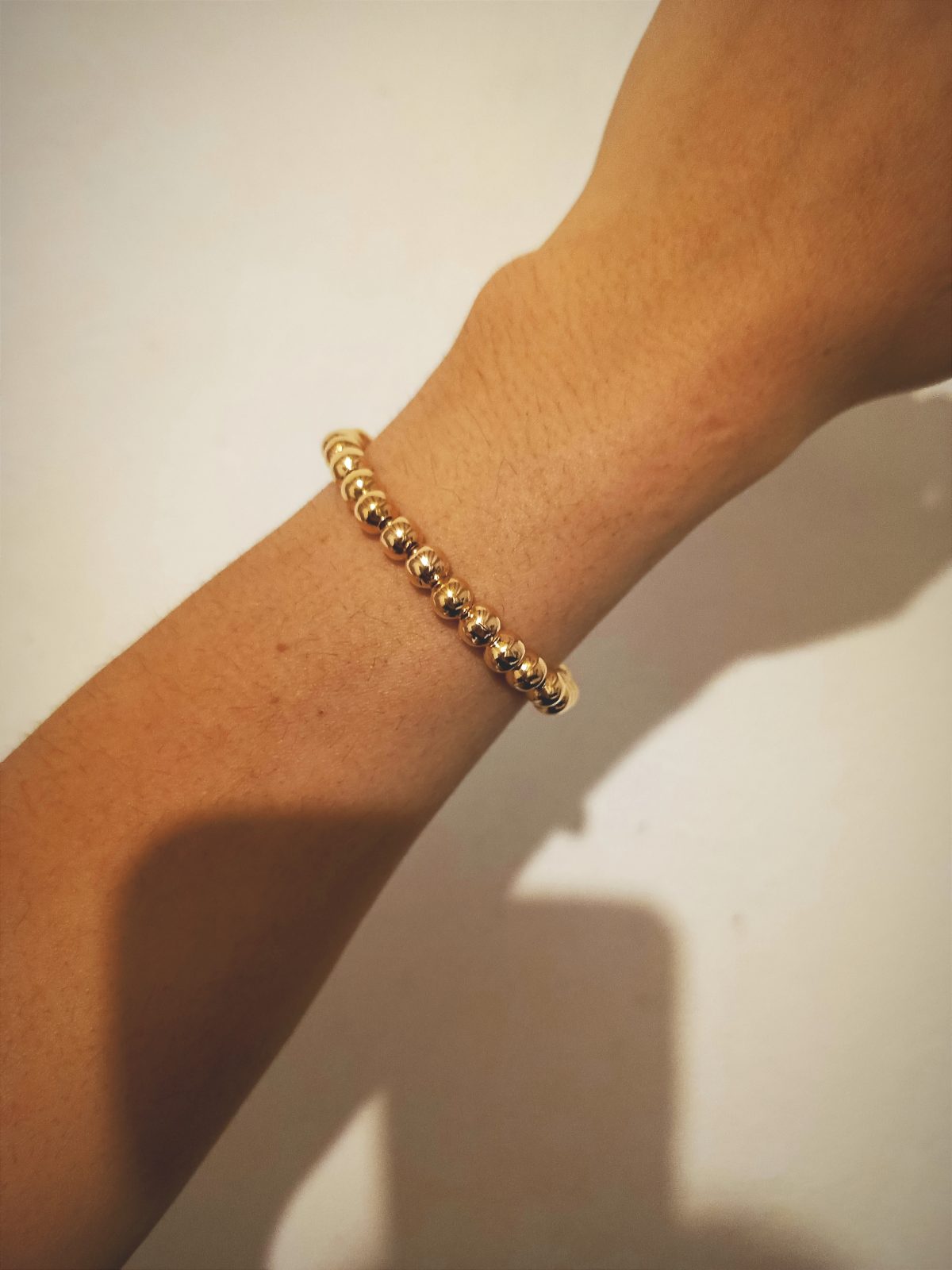 Pulsera dorada metálica 